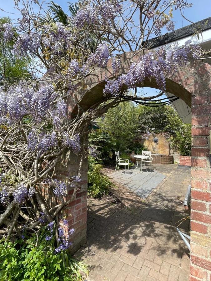 The Raffles Guest house Exeter